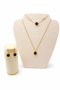 Róma aranyszínű ékszerszett fekete betéttel